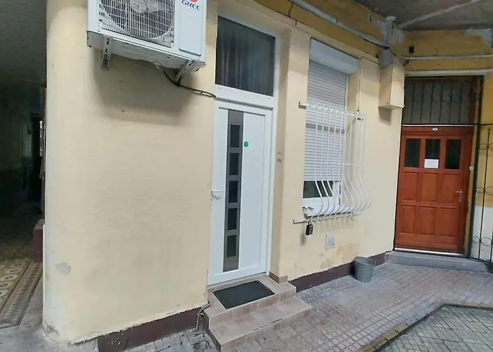 Leda Next To Szimpla Kert Апартаменты *